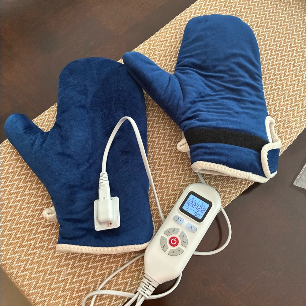 Electric heating pads for hands & wrists